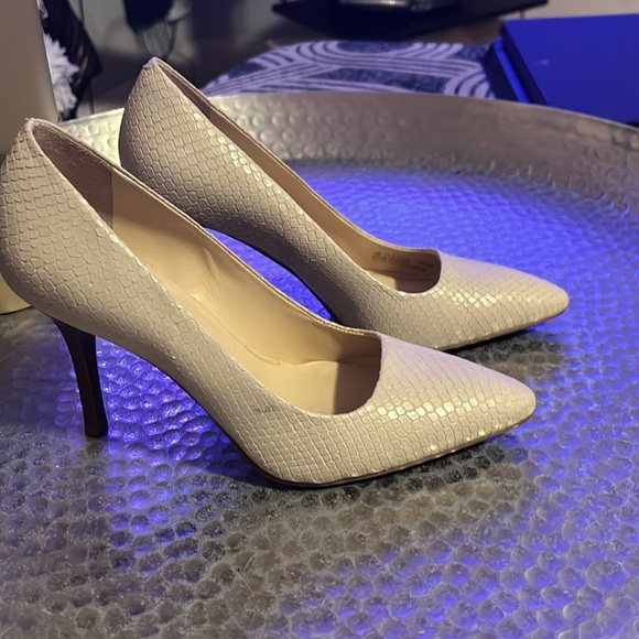 Cole Haan white snakeskin pumps - Picture 4 of 5